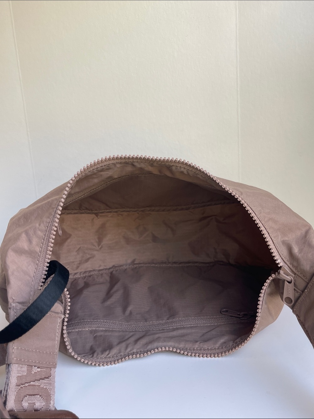 BAGGU Medium Nylon Crescent Bag - Picture 10 of 16